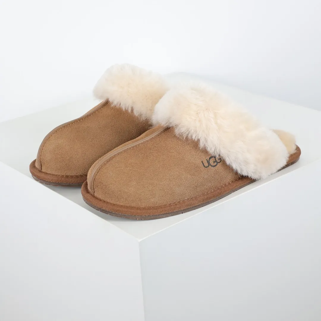 Pick up locally 💰480 Core recommendation with good price In recent years, uug has launched a series of styles, which are partially geared towards the preferences of young consumers and have also moved to the forefront of fashion trends. Shoe body material: water-repellent coated suede upper, 17mm UGGPURE™ implanted wool insole, lightweight non-slip and comfortable rubber outsole, with brand LOGO and trademark, with full packaging Size: 35 36 37 38 39 40